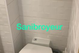 wc-sanibroyeur-appartement-litchi