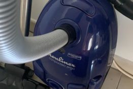 aspirateur-appartement-piste-bleu