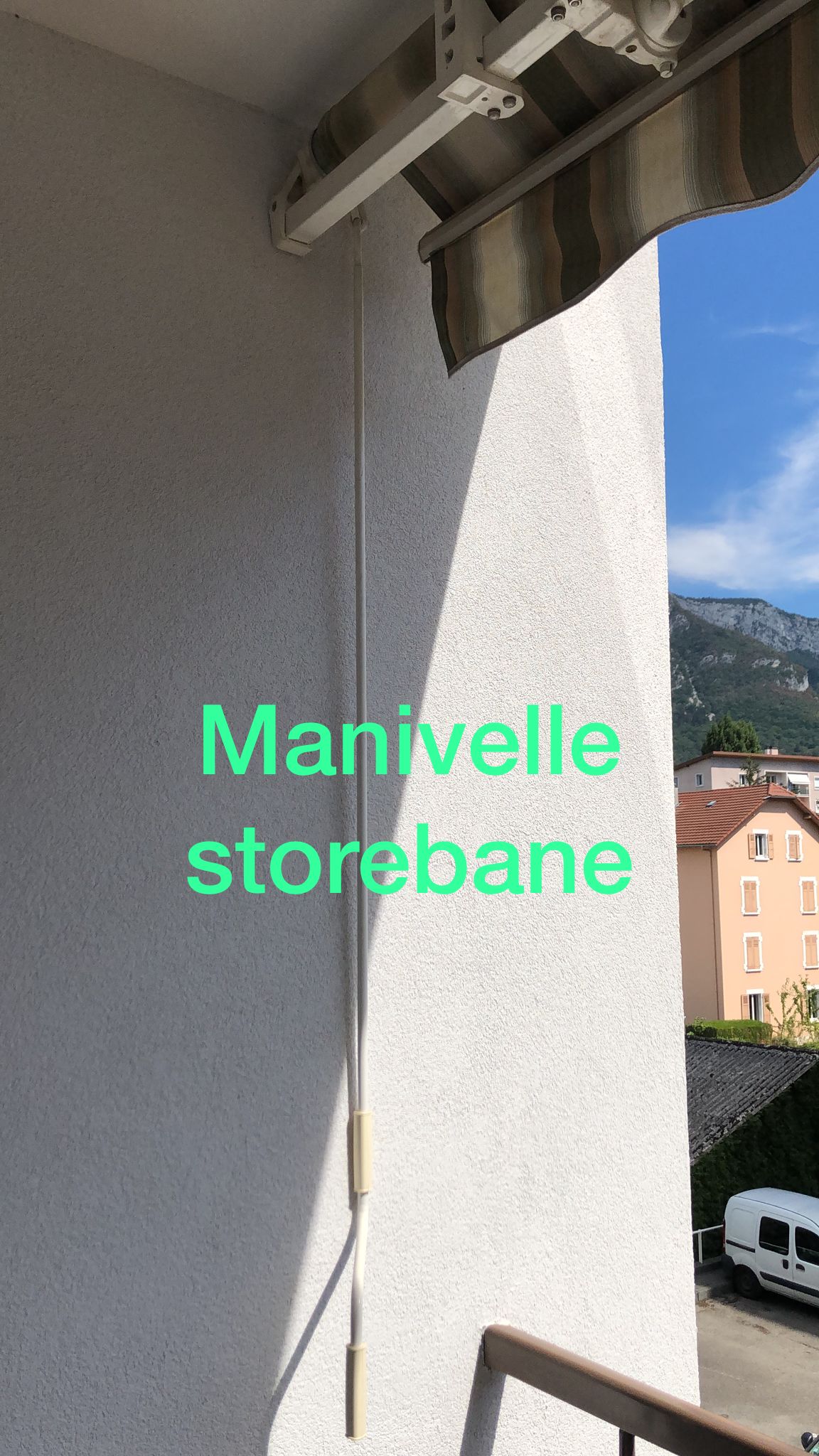 manivelle-store-banne-appartement-volcania
