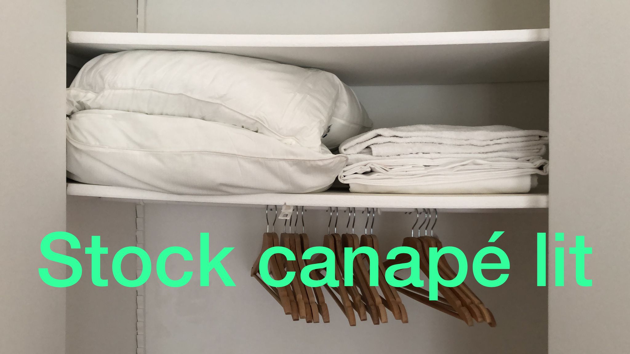 stock-canape-appartement-volcania