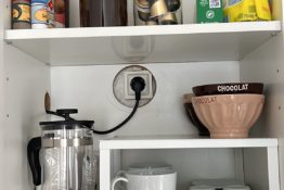 tasses-cafetiere-cafe-appartement-tropicana