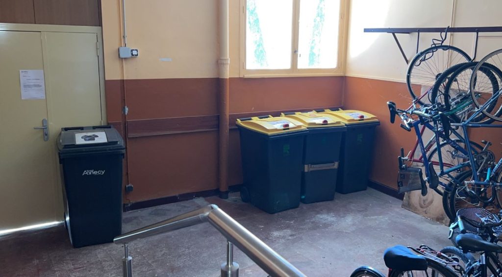 local-a-poubelles-appartement-feeling-good