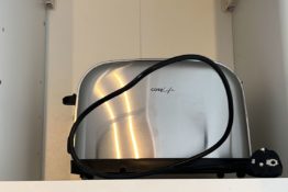 grille-pain-vaisselle-appartement-evidence