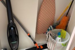 aspirateur-serpillère-table-a-repasser-produits-entretiens-maison-castellino