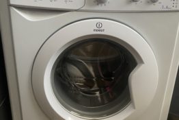lave-linge-appartement-golden-blue