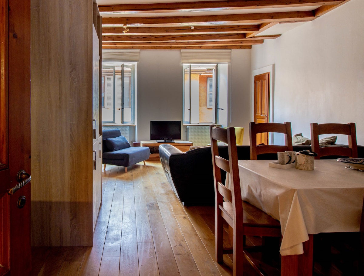Salle à manger MANOIR salle-a-manger-appartement-manoir-annecy