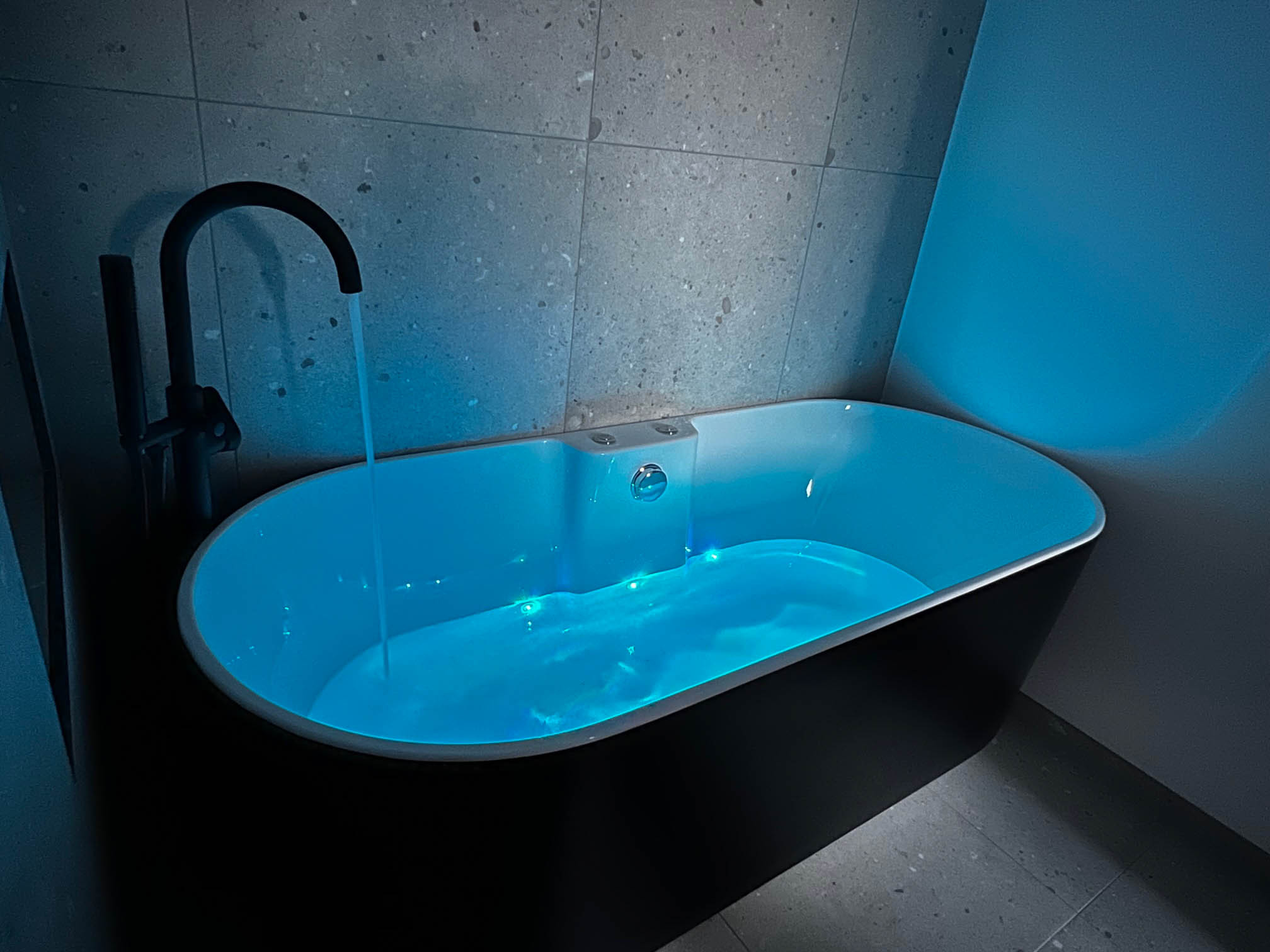balneo appartement mona-lisa baignoire-balneo-appartement-mona-lisa-annecy