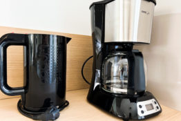 cafetiere-bouilloire-appartement-volcania
