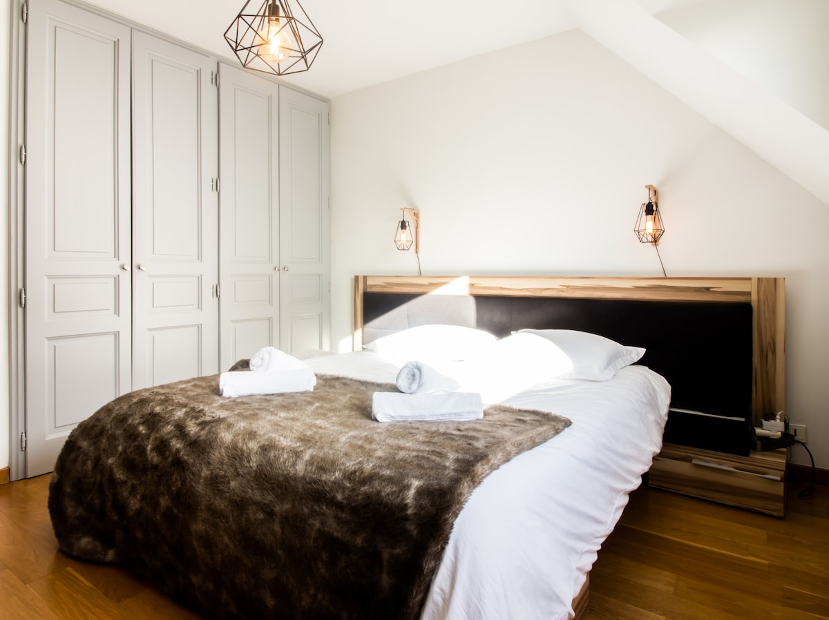 chambre-appartement-yellow-galery-annecy