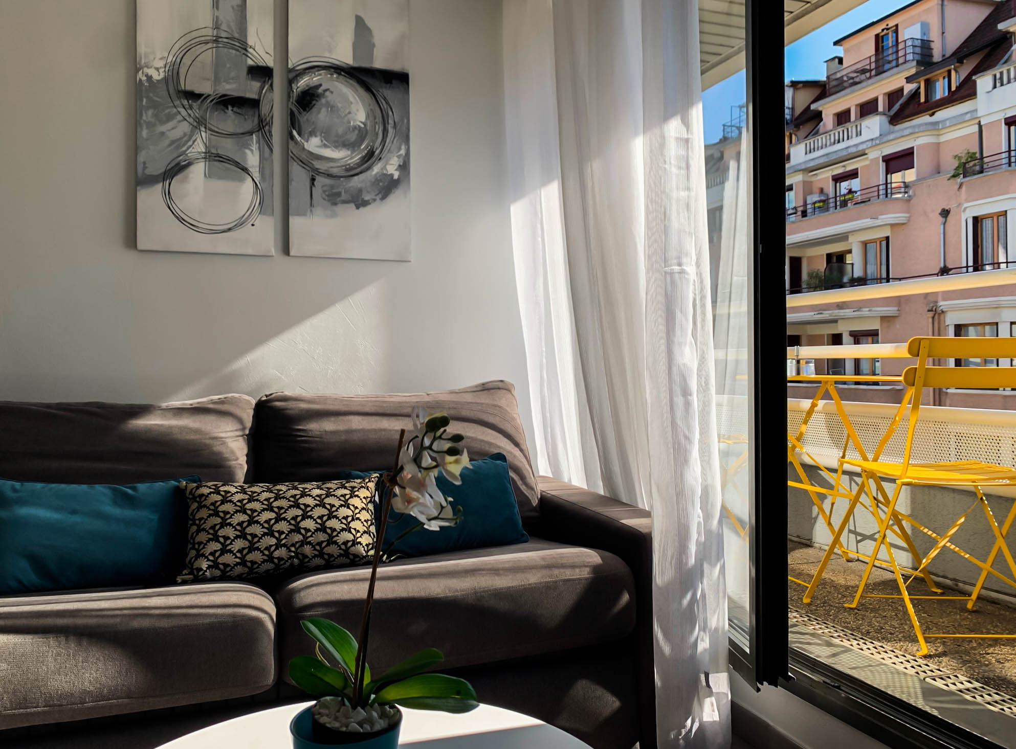 salon-terrasse-appartement-smart-annecy