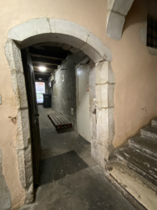acces-aux-poubelles-etape-2-appartement-balneo