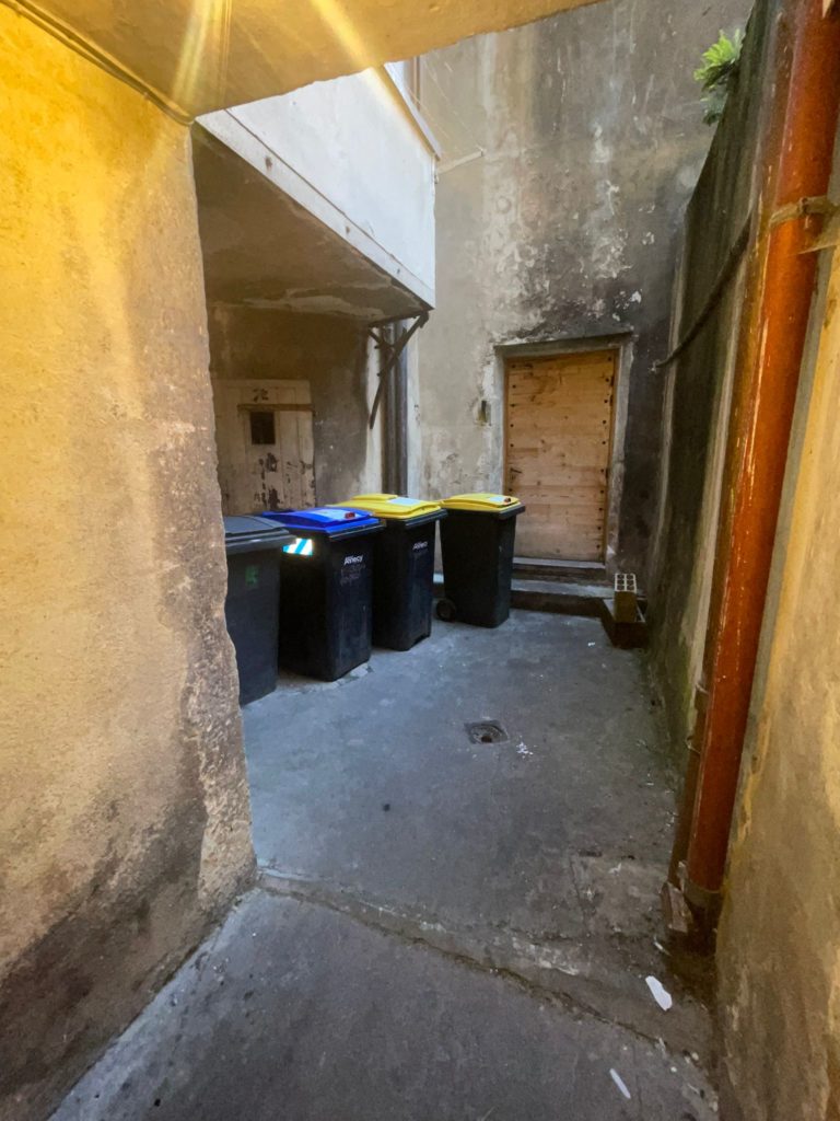 acces-local-a-poubelle-etape-3-appartement-baroque