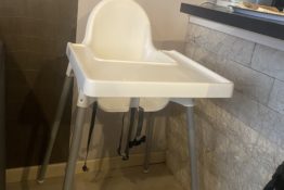 chaise-bebe-box-internet-appartement-baroque