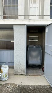 appartement-penthouse-poubelles
