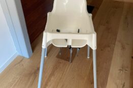 Chaise haute petit swan